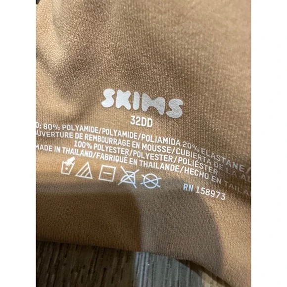 SKIMS Fits Everybody T Shirt Bra Clay Nude Underwire 32DD Seamless NWOT - Picture 6 of 6